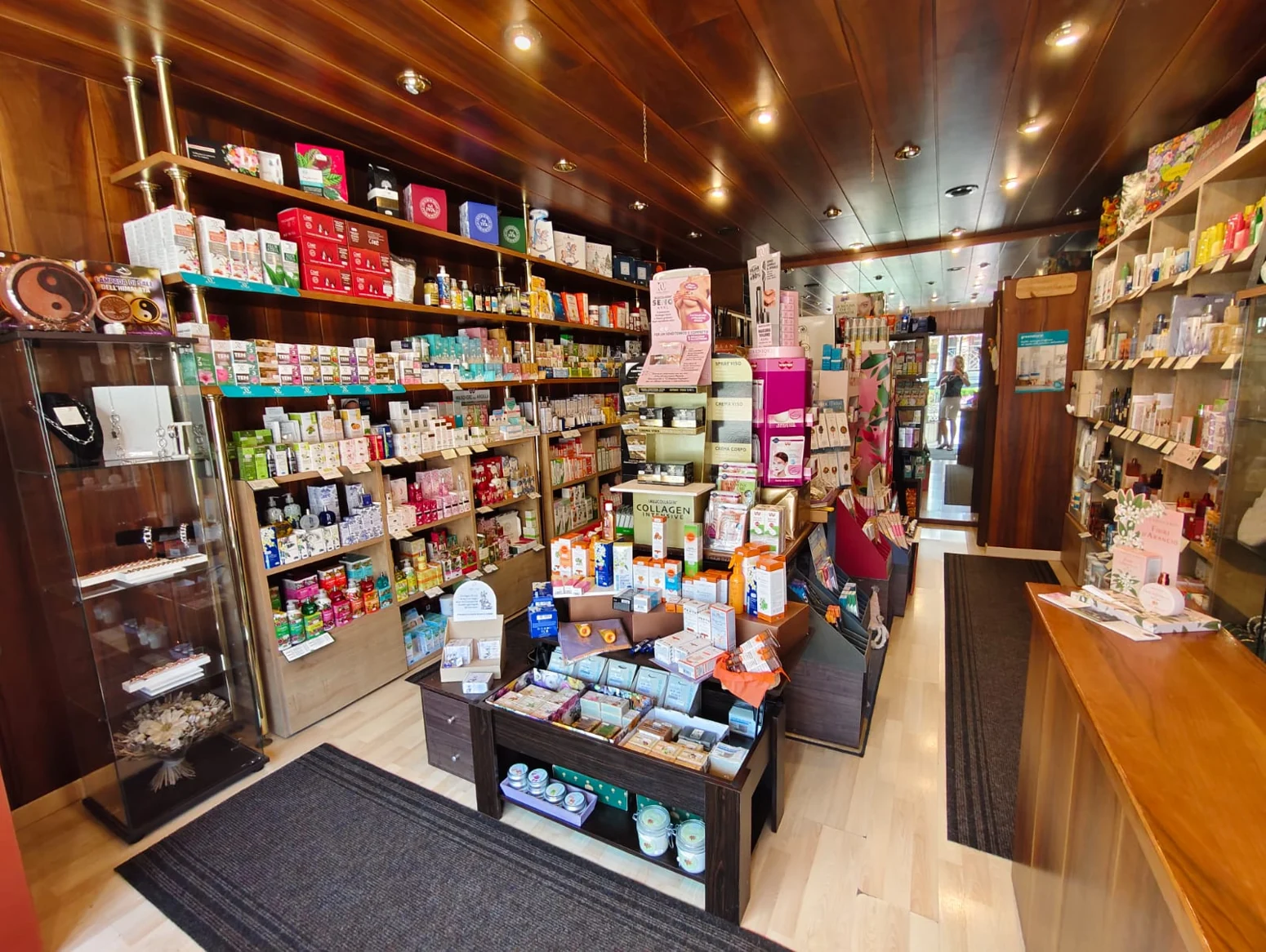 L'interno del negozio Bottega Alpina